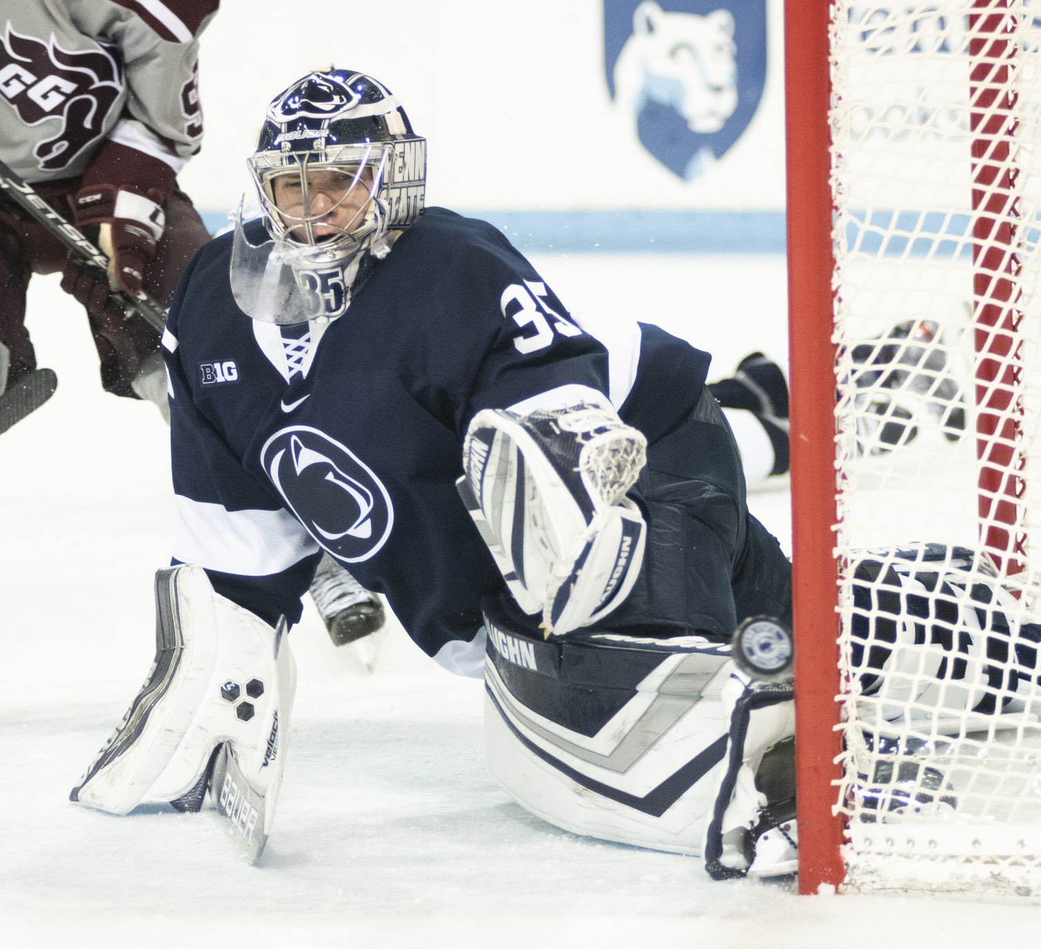 Men's hockey vs. Ottawa, Autio (35)